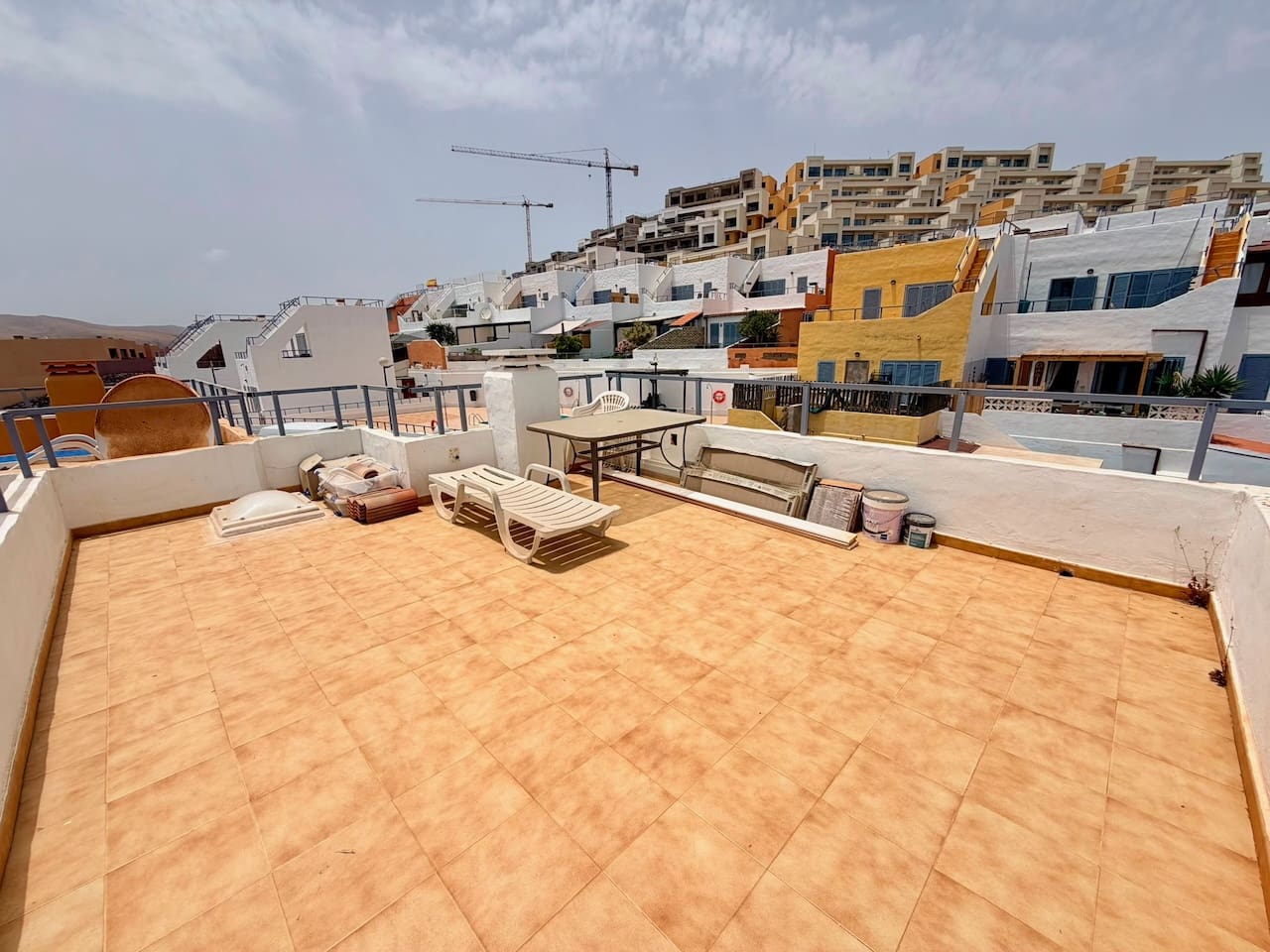 3 soverom Kjedet enebolig til salgs i Caleta de Fuste med svømmebasseng - € 269 000 (Ref: 9976408)