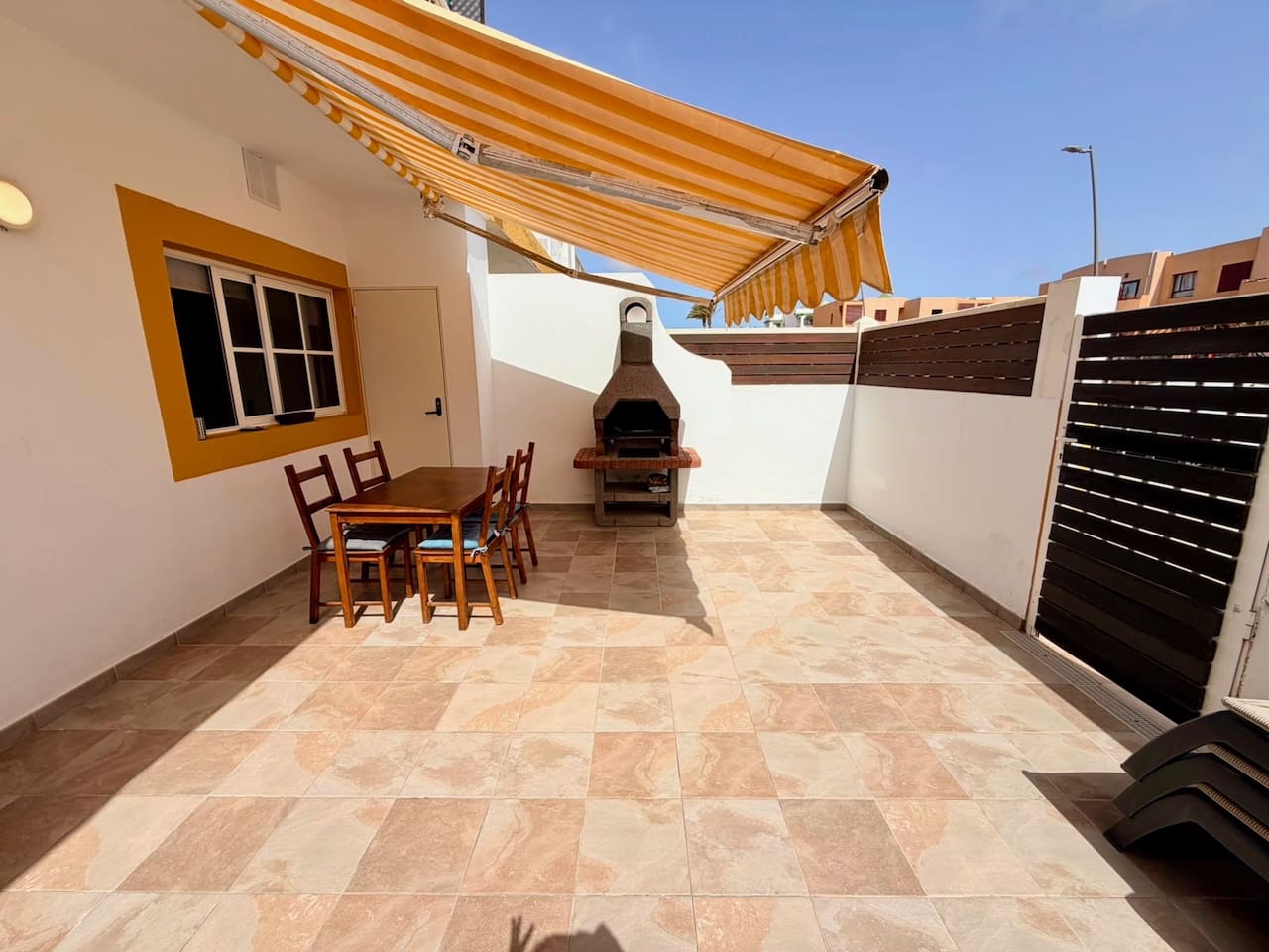 2 bedroom Apartment for sale in Caleta de Fuste with pool - € 189,000 (Ref: 9976511)