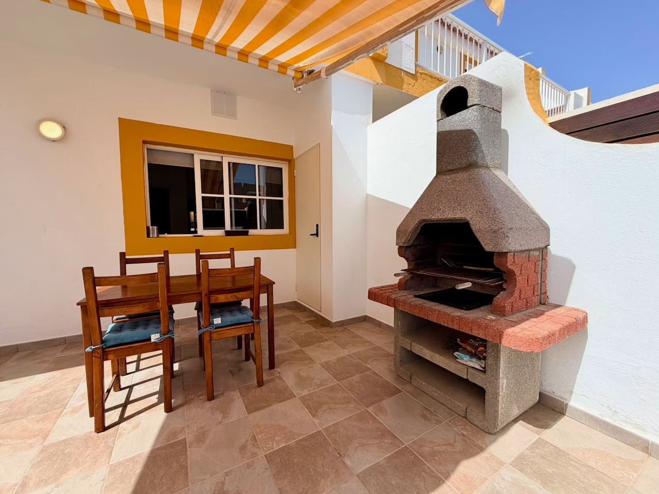 2 bedroom Apartment for sale in Caleta de Fuste with pool - € 189,000 (Ref: 9976511)