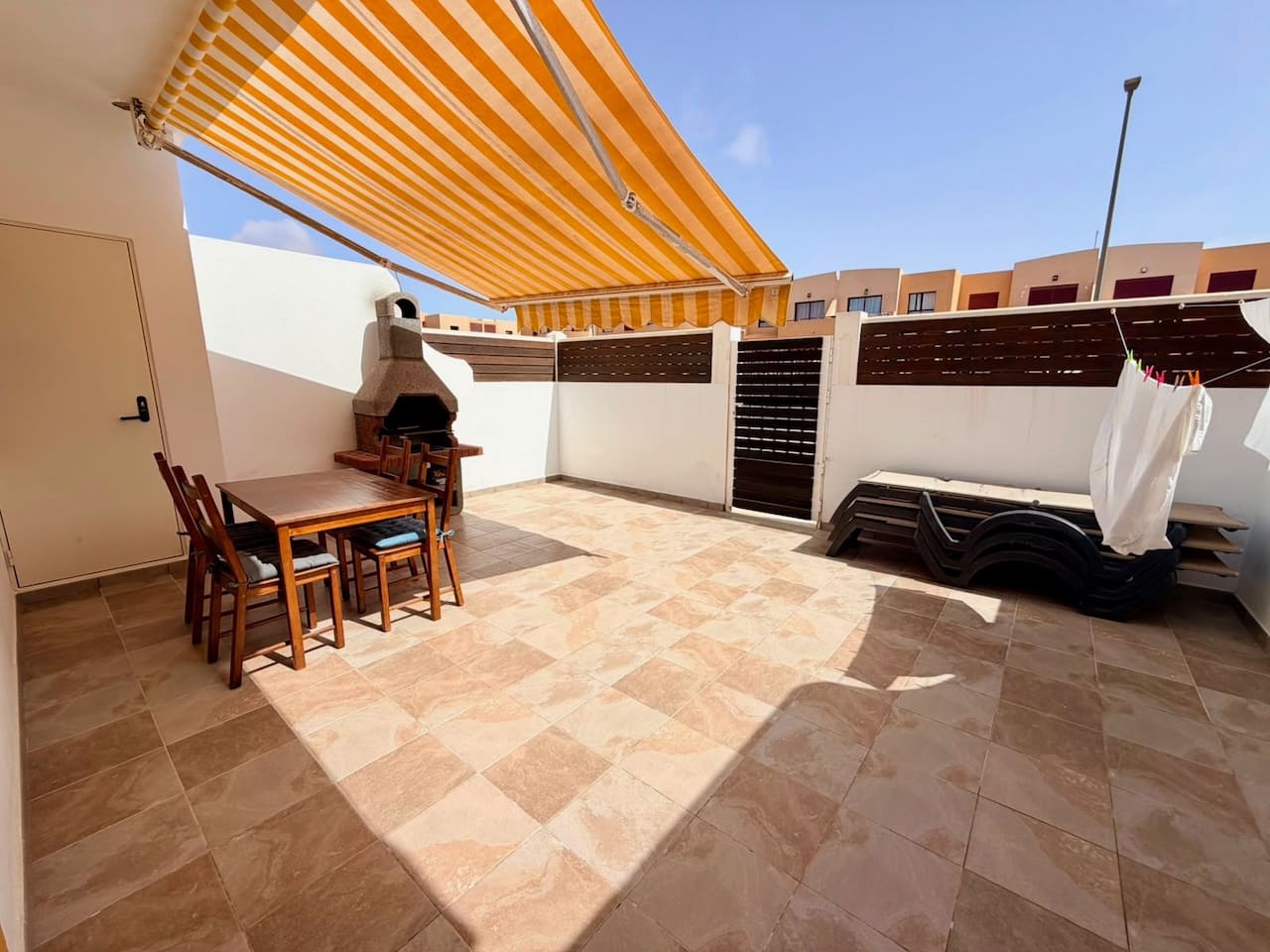 2 bedroom Apartment for sale in Caleta de Fuste with pool - € 189,000 (Ref: 9976511)