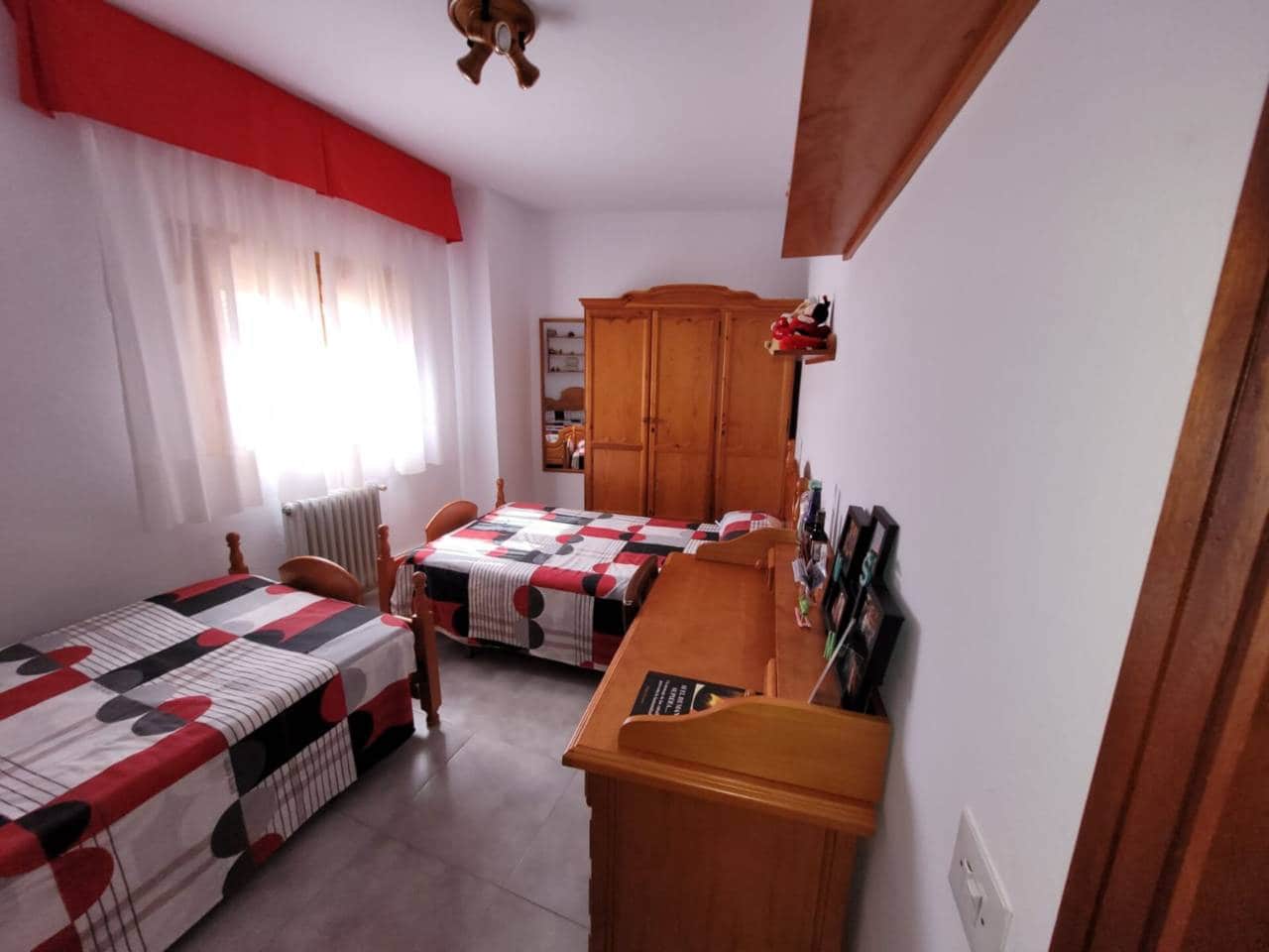 4 soveværelse Lejlighed til salg i Baza med garage - € 140.000 (Ref: 9552846)