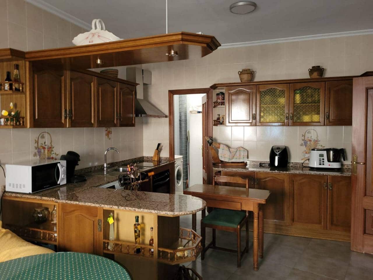 4 soveværelse Lejlighed til salg i Baza med garage - € 140.000 (Ref: 9552846)