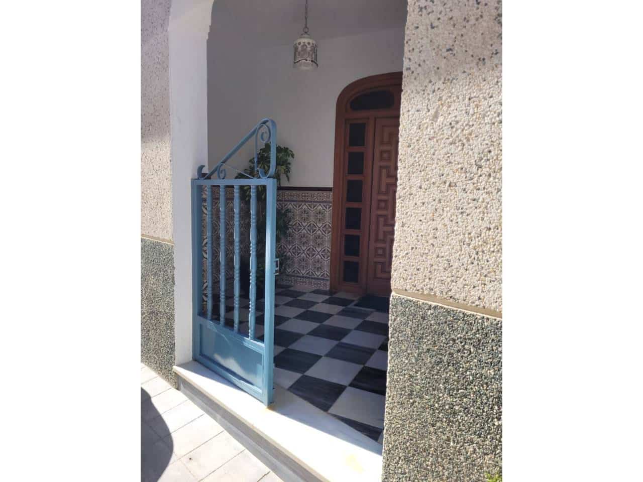 4 soveværelse Lejlighed til salg i Baza med garage - € 140.000 (Ref: 9552846)