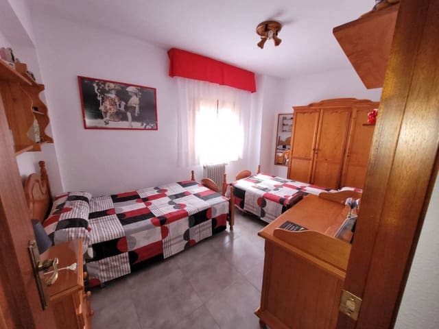 4 chambre Appartement à vendre à Baza avec garage - 140 000 € (Ref: 9552846)