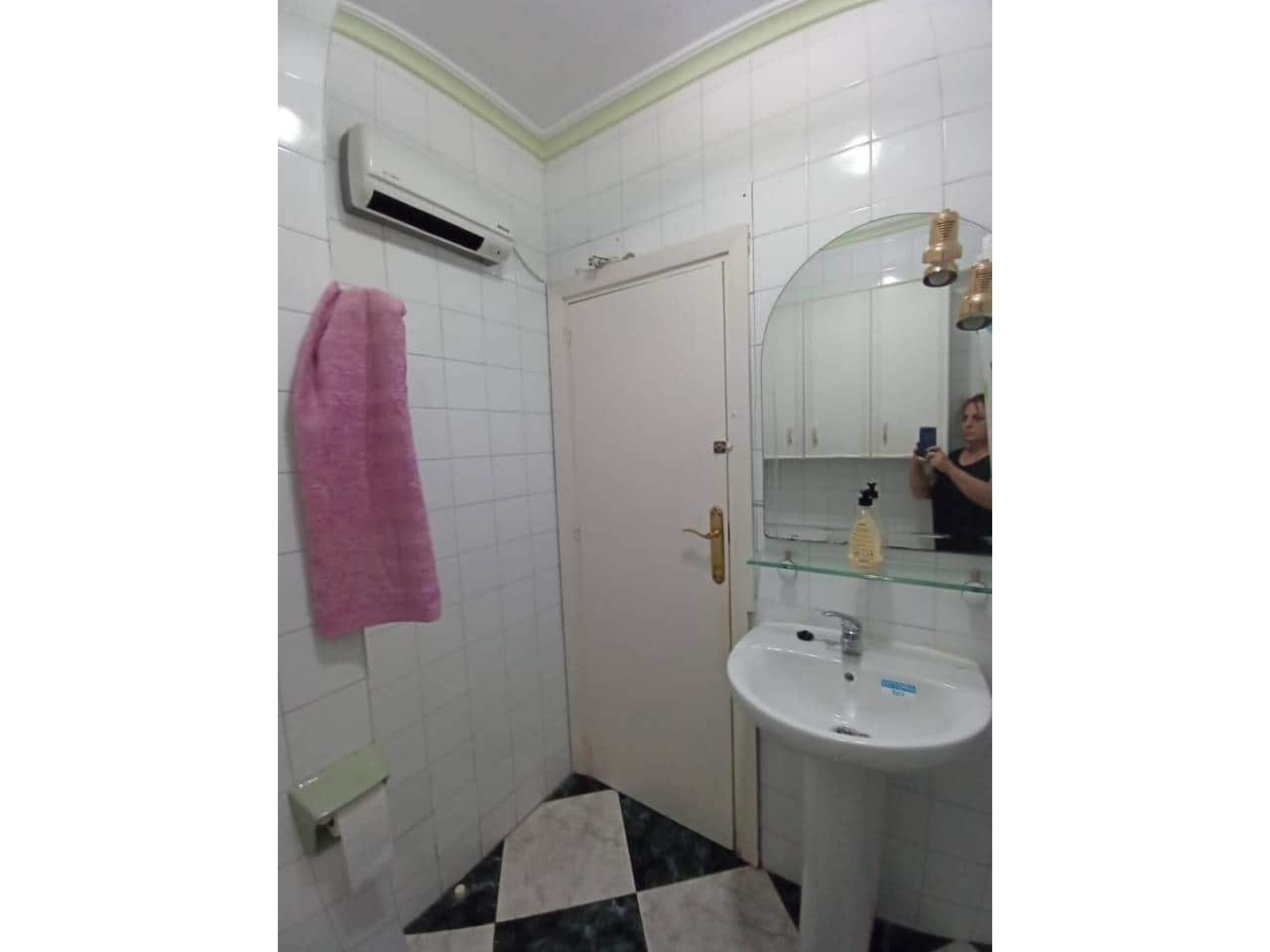 3 makuuhuone Asunto myytävänä paikassa Baza mukana 
autotalli - 65 000 € (Ref: 9552848)