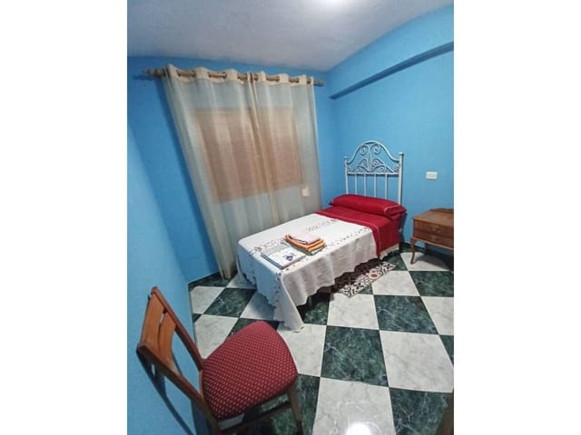 3 makuuhuone Asunto myytävänä paikassa Baza mukana 
autotalli - 65 000 € (Ref: 9552848)