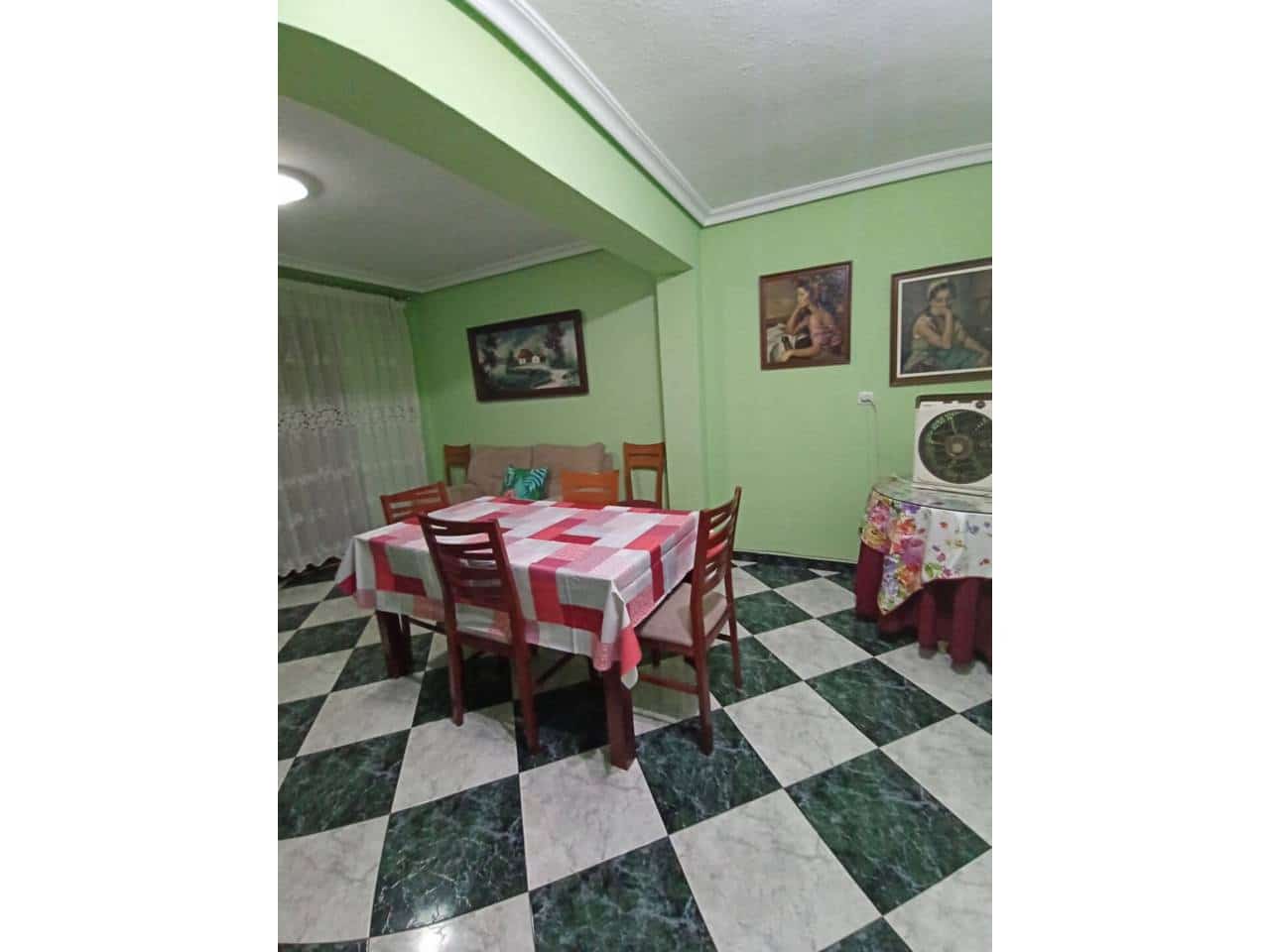 3 makuuhuone Asunto myytävänä paikassa Baza mukana 
autotalli - 65 000 € (Ref: 9552848)