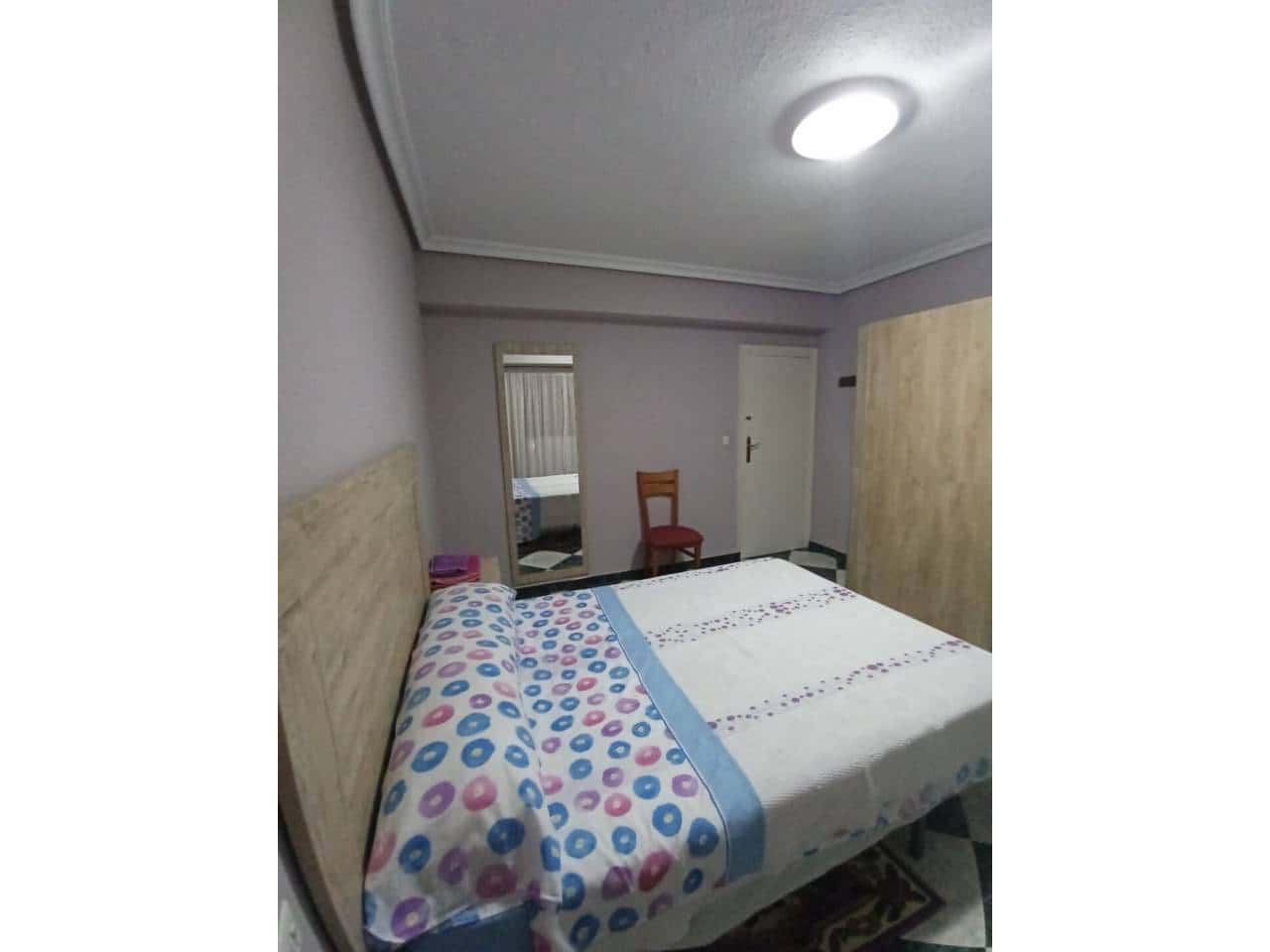 3 makuuhuone Asunto myytävänä paikassa Baza mukana 
autotalli - 65 000 € (Ref: 9552848)