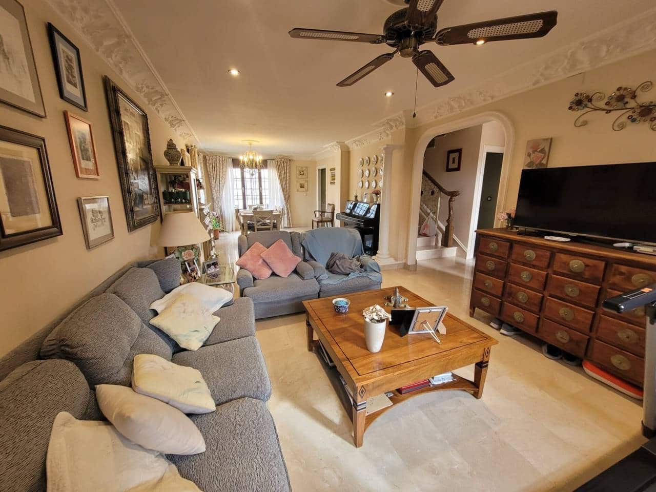 6 soveværelse Villa til salg i Baza med swimmingpool garage - € 400.000 (Ref: 9552849)