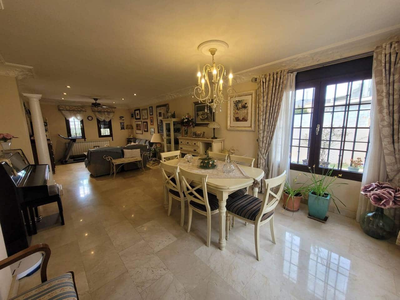 6 soveværelse Villa til salg i Baza med swimmingpool garage - € 400.000 (Ref: 9552849)