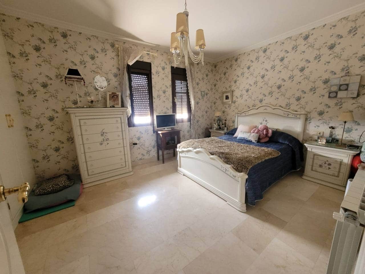 6 soveværelse Villa til salg i Baza med swimmingpool garage - € 400.000 (Ref: 9552849)