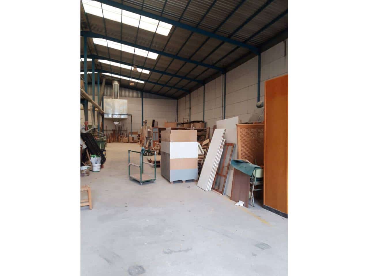 Local Commercial à vendre à Baza - 300 000 € (Ref: 9552854)