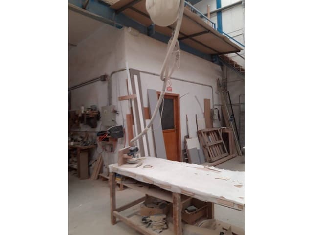 Local Commercial à vendre à Baza - 300 000 € (Ref: 9552854)