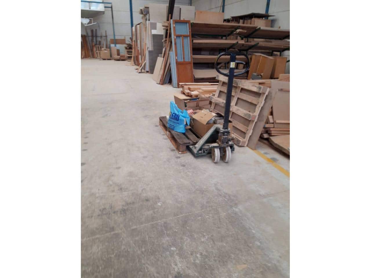 Local Commercial à vendre à Baza - 300 000 € (Ref: 9552854)