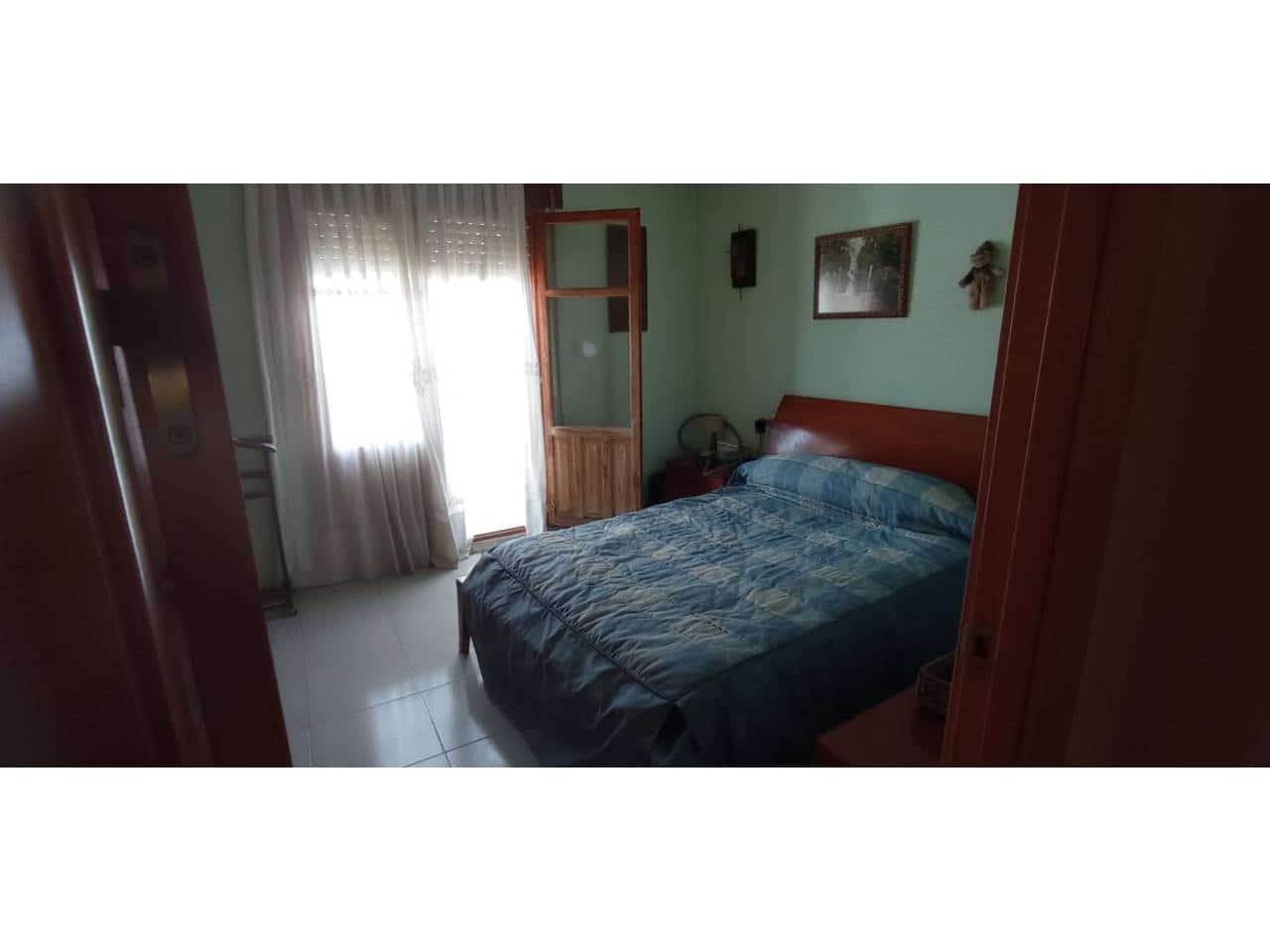 4 Zimmer Doppelhaus zu verkaufen in Baza mit Garage - 150.000 € (Ref: 9552857)