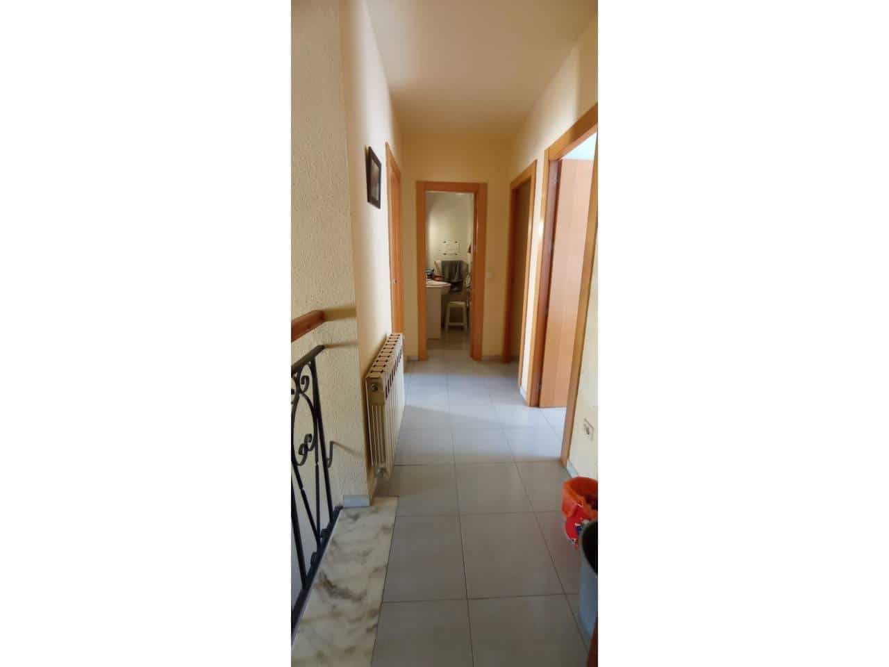 4 Zimmer Doppelhaus zu verkaufen in Baza mit Garage - 150.000 € (Ref: 9552857)