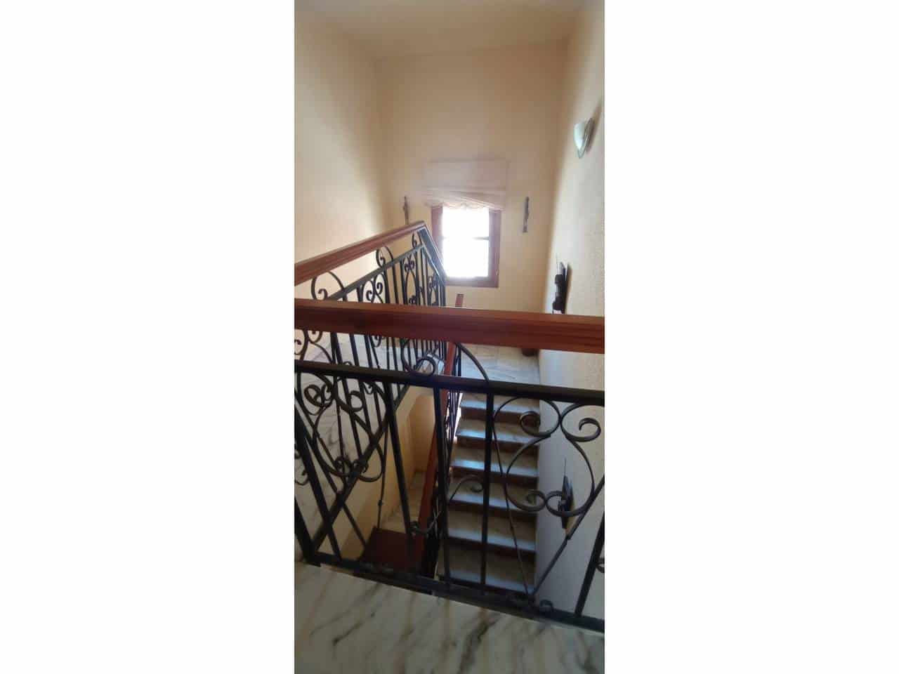 4 Zimmer Doppelhaus zu verkaufen in Baza mit Garage - 150.000 € (Ref: 9552857)