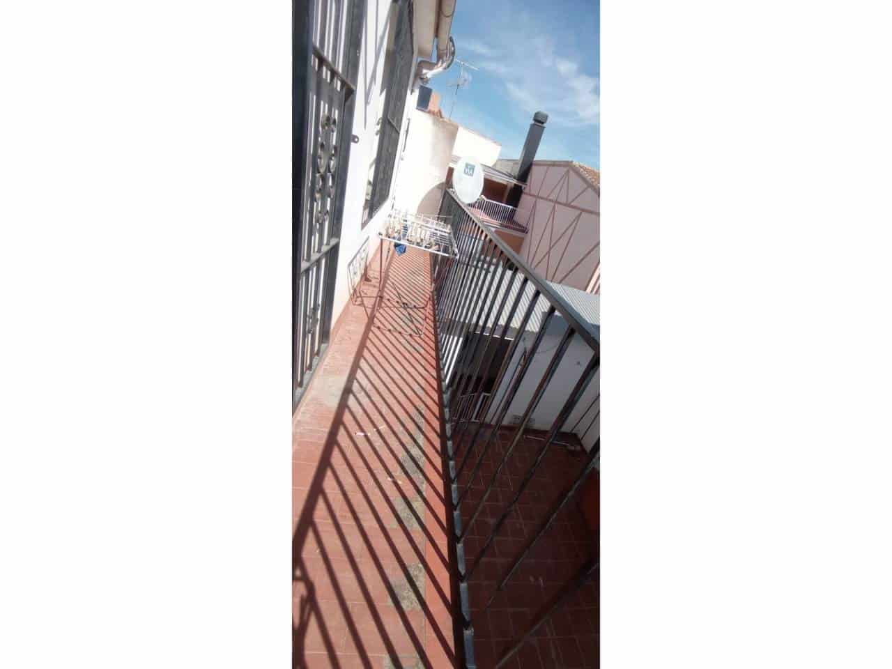 4 Zimmer Doppelhaus zu verkaufen in Baza mit Garage - 150.000 € (Ref: 9552857)