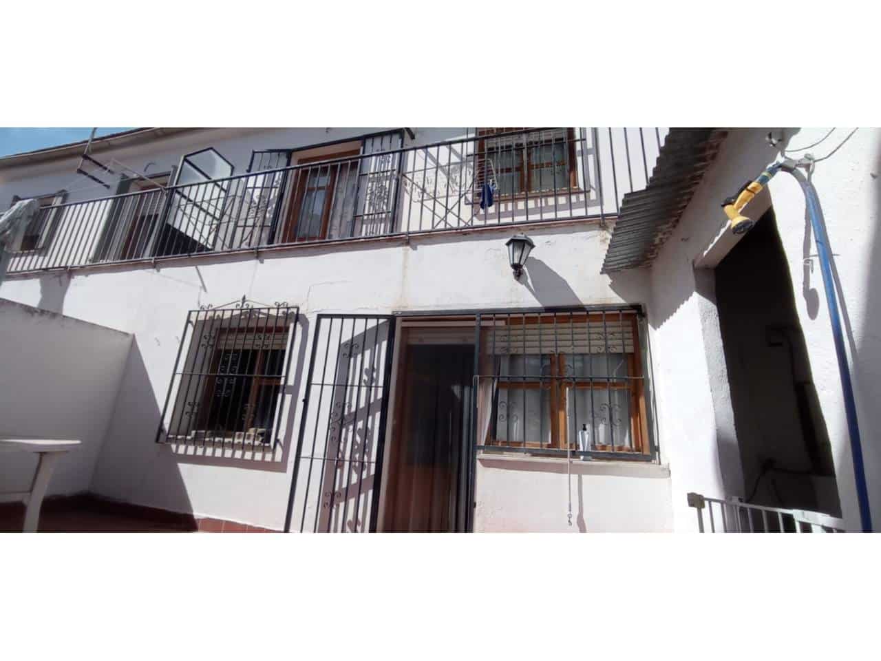 4 Zimmer Doppelhaus zu verkaufen in Baza mit Garage - 150.000 € (Ref: 9552857)