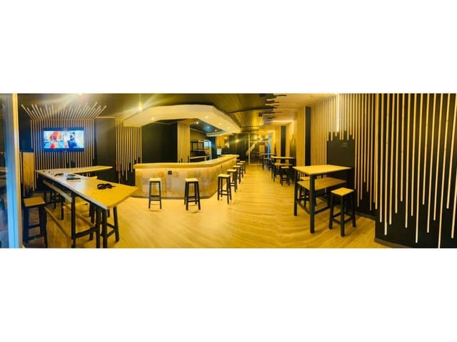 Local Commercial à vendre à Baza - 350 000 € (Ref: 9552858)