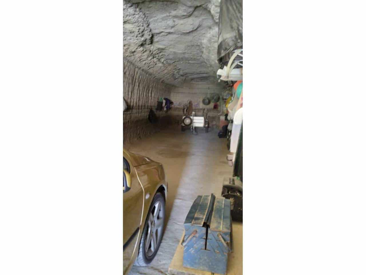 2 soveværelse Hulehus til salg i Benamaurel med garage - € 40.000 (Ref: 9552860)