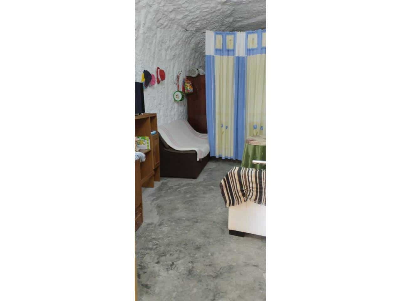 2 soveværelse Hulehus til salg i Benamaurel med garage - € 40.000 (Ref: 9552860)