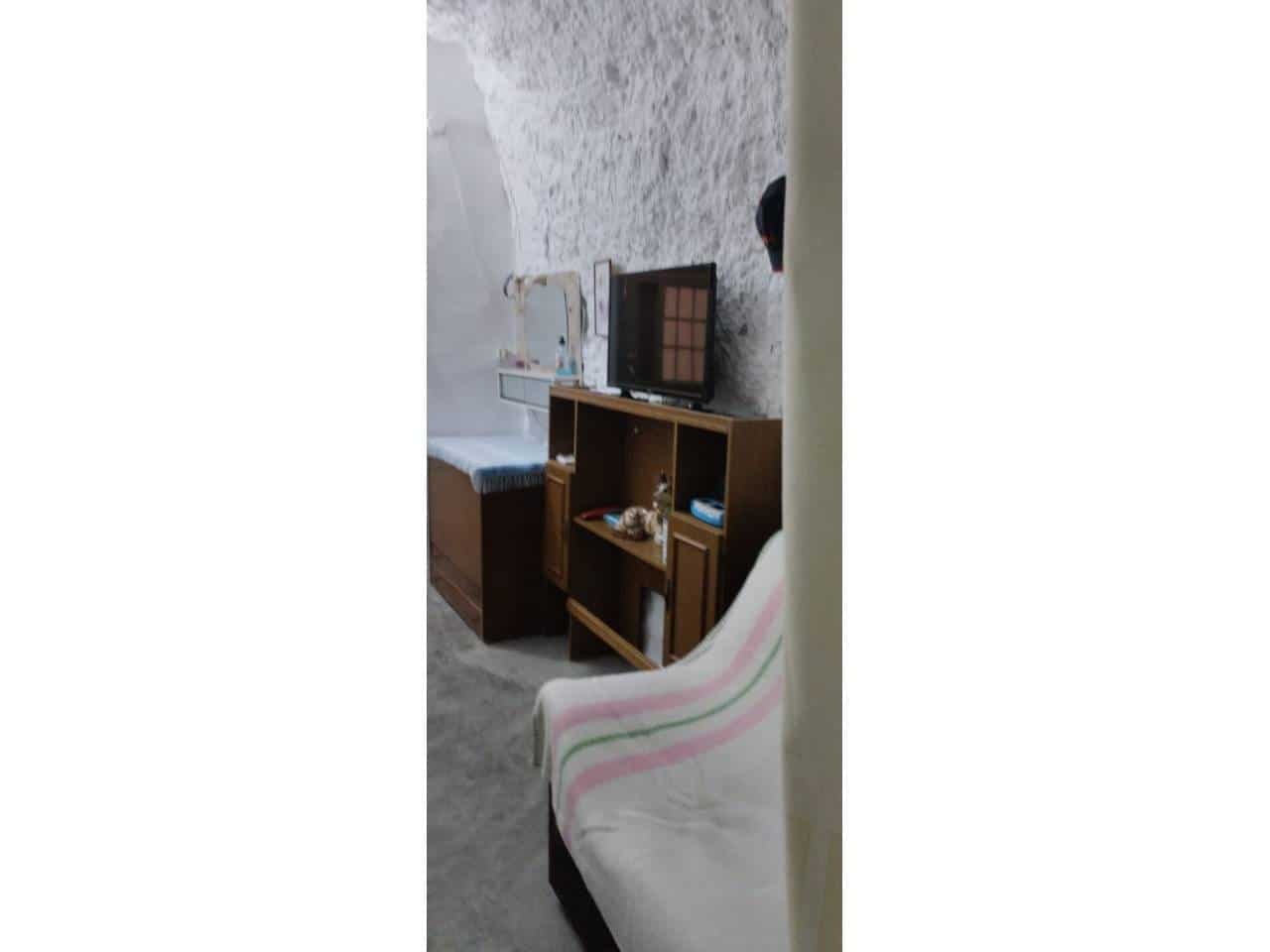 2 soveværelse Hulehus til salg i Benamaurel med garage - € 40.000 (Ref: 9552860)