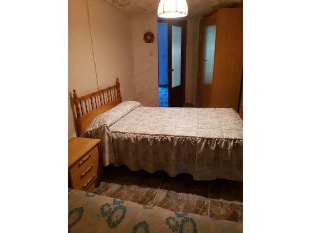 5 soveværelse Hulehus til salg i Castilléjar med garage - € 60.000 (Ref: 9552863)