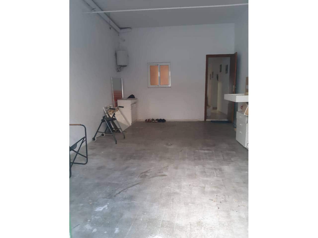 5 Zimmer Haus zu verkaufen in Baza mit Garage - 130.000 € (Ref: 9552864)