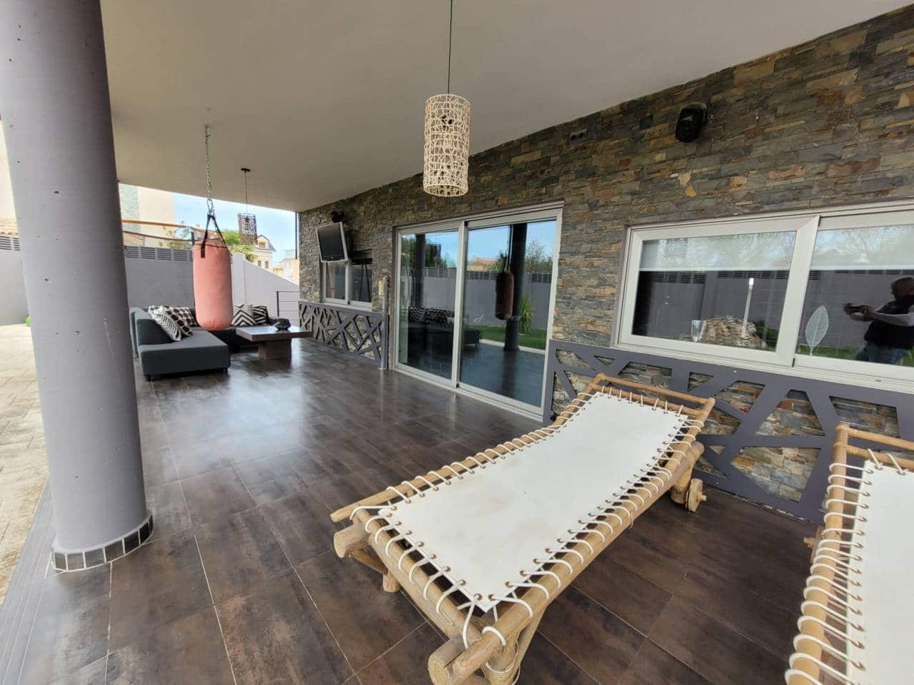 5 soveværelse Villa til salg i Baza med swimmingpool garage - € 599.000 (Ref: 9552865)