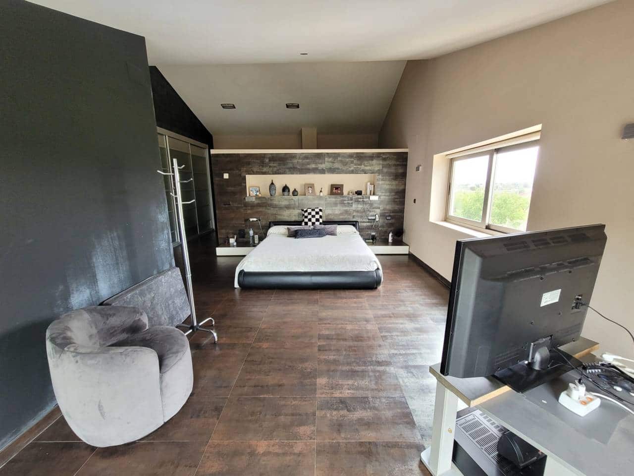 5 soveværelse Villa til salg i Baza med swimmingpool garage - € 599.000 (Ref: 9552865)