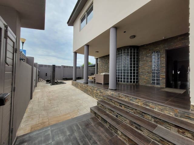 5 soveværelse Villa til salg i Baza med swimmingpool garage - € 599.000 (Ref: 9552865)