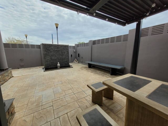 5 soveværelse Villa til salg i Baza med swimmingpool garage - € 599.000 (Ref: 9552865)