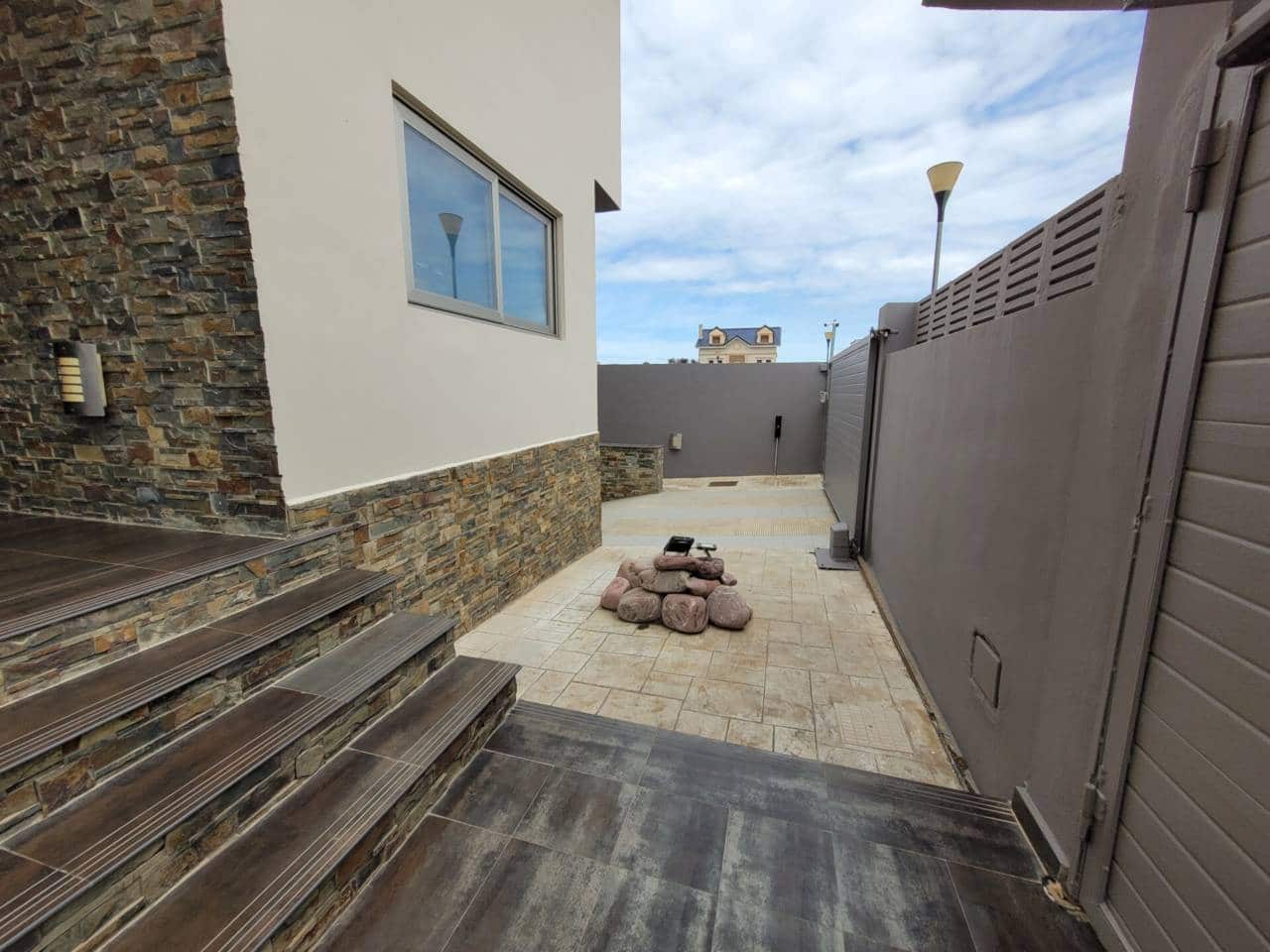 5 soveværelse Villa til salg i Baza med swimmingpool garage - € 599.000 (Ref: 9552865)