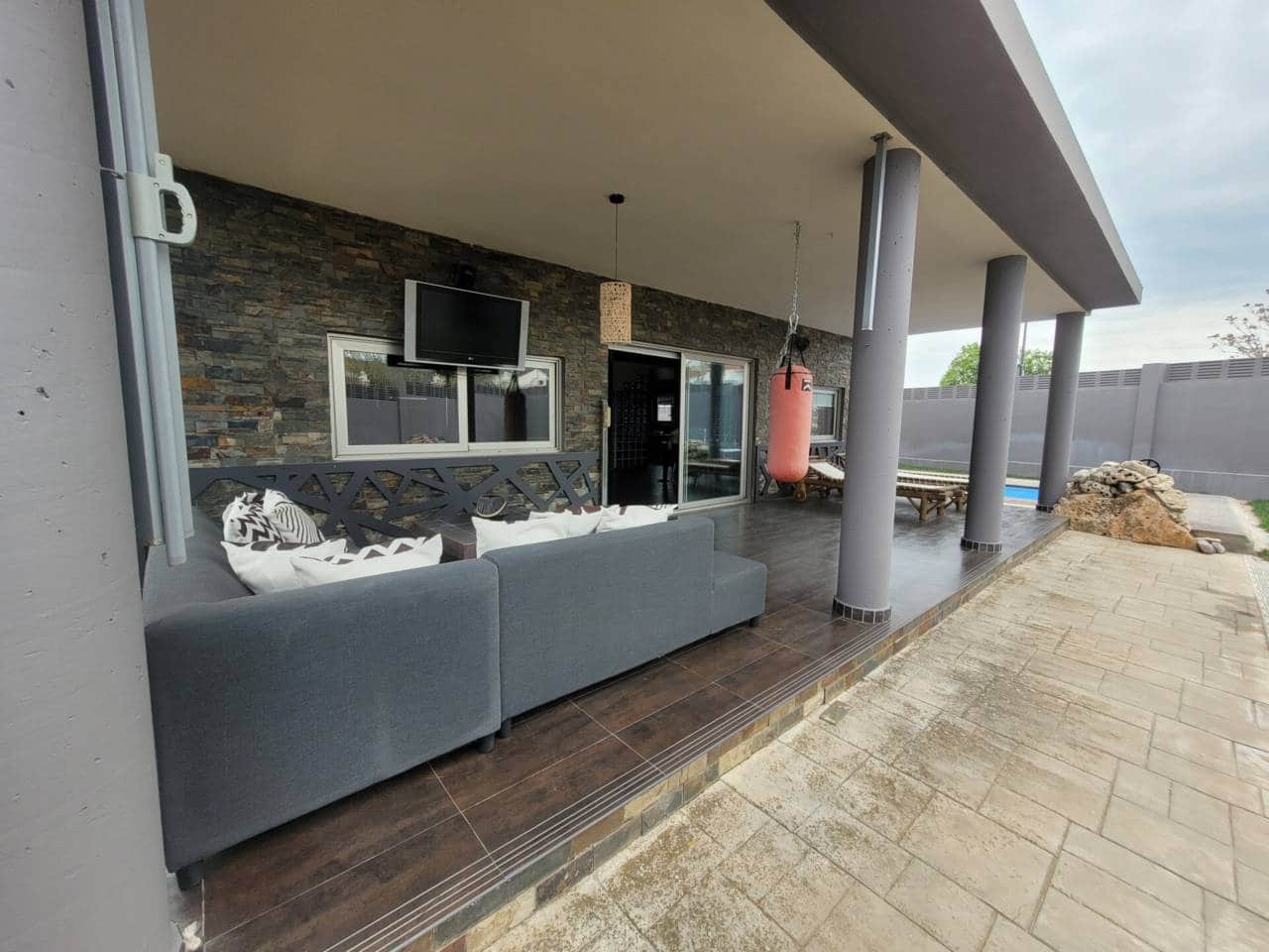 5 soveværelse Villa til salg i Baza med swimmingpool garage - € 599.000 (Ref: 9552865)