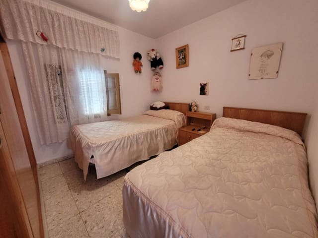 3 chambre Maison de Ville à vendre à Baza - 45 000 € (Ref: 9552867)