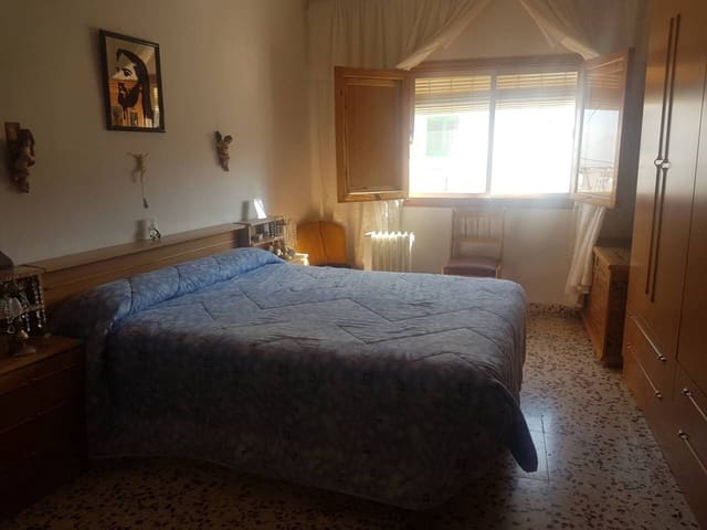 3 chambre Appartement à vendre à Baza avec garage - 85 000 € (Ref: 9552868)