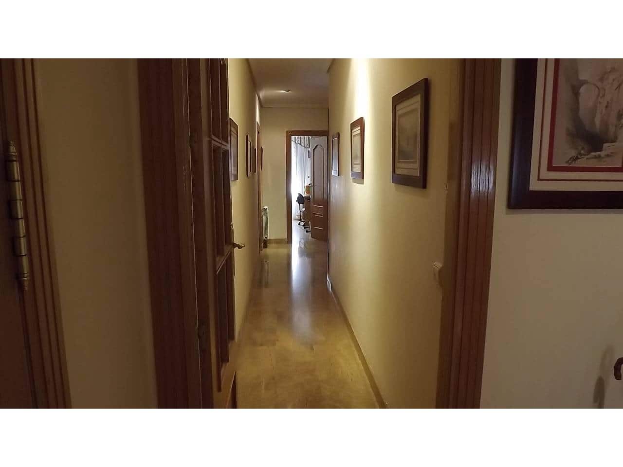 Piso de 5 habitaciones en Baza en venta con garaje - 184.000 € (Ref: 9552870)