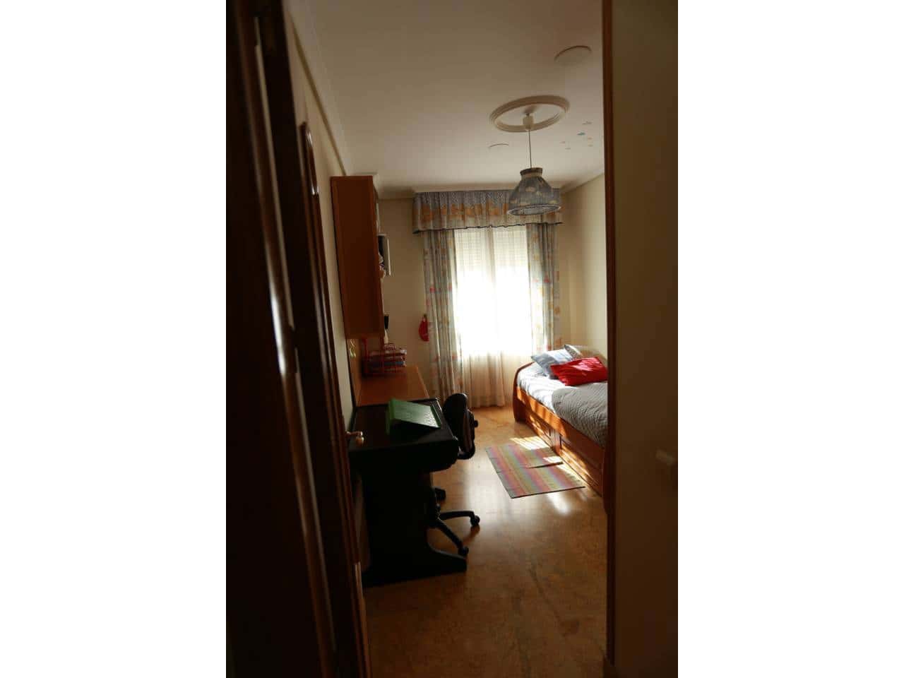 Piso de 5 habitaciones en Baza en venta con garaje - 184.000 € (Ref: 9552870)