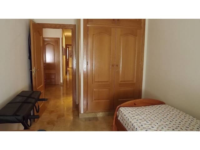 5 Zimmer Wohnung zu verkaufen in Baza mit Garage - 184.000 € (Ref: 9552870)