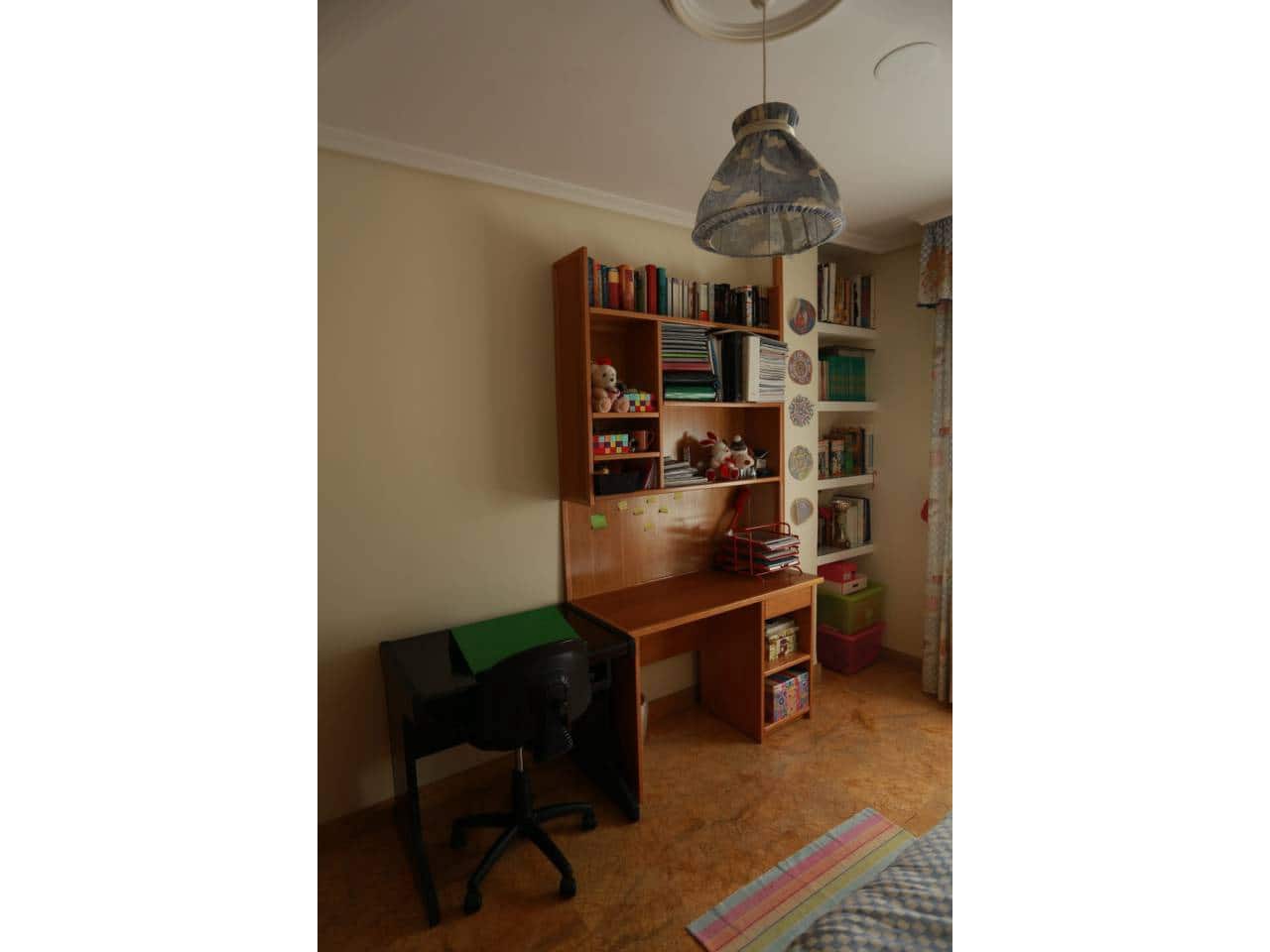 Piso de 5 habitaciones en Baza en venta con garaje - 184.000 € (Ref: 9552870)