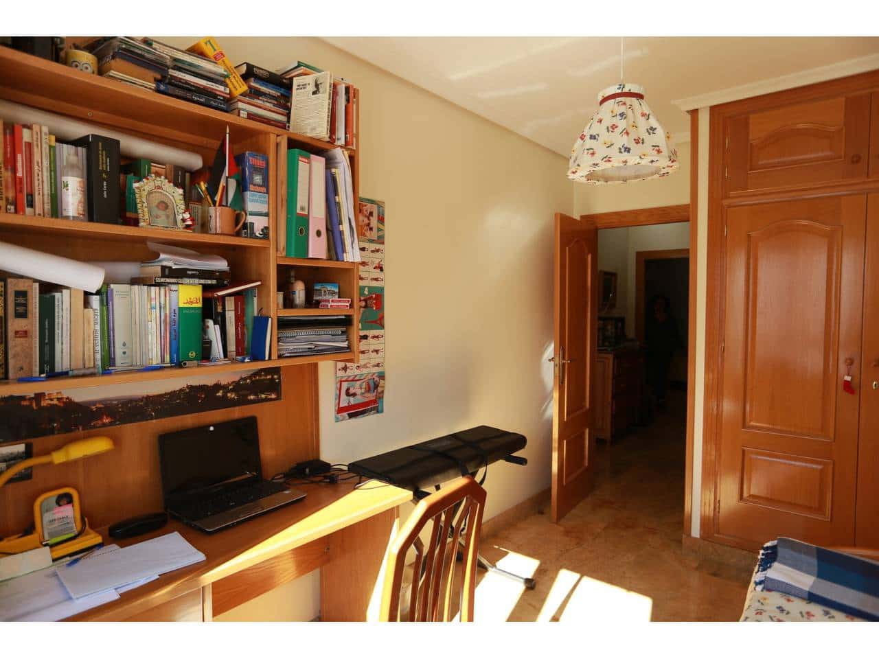 Piso de 5 habitaciones en Baza en venta con garaje - 184.000 € (Ref: 9552870)