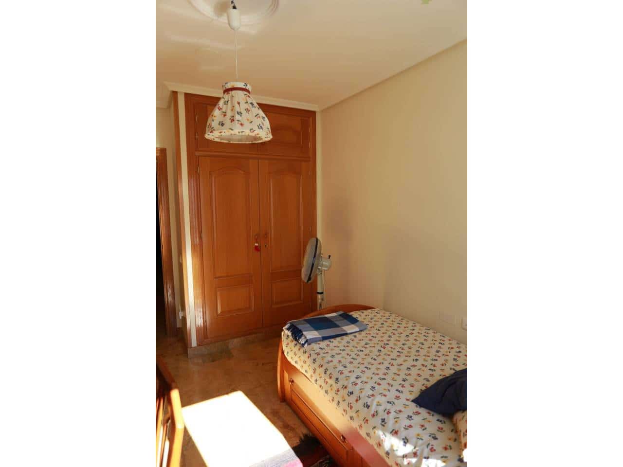 Piso de 5 habitaciones en Baza en venta con garaje - 184.000 € (Ref: 9552870)