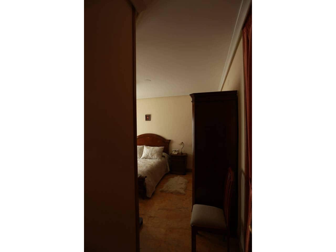 Piso de 5 habitaciones en Baza en venta con garaje - 184.000 € (Ref: 9552870)