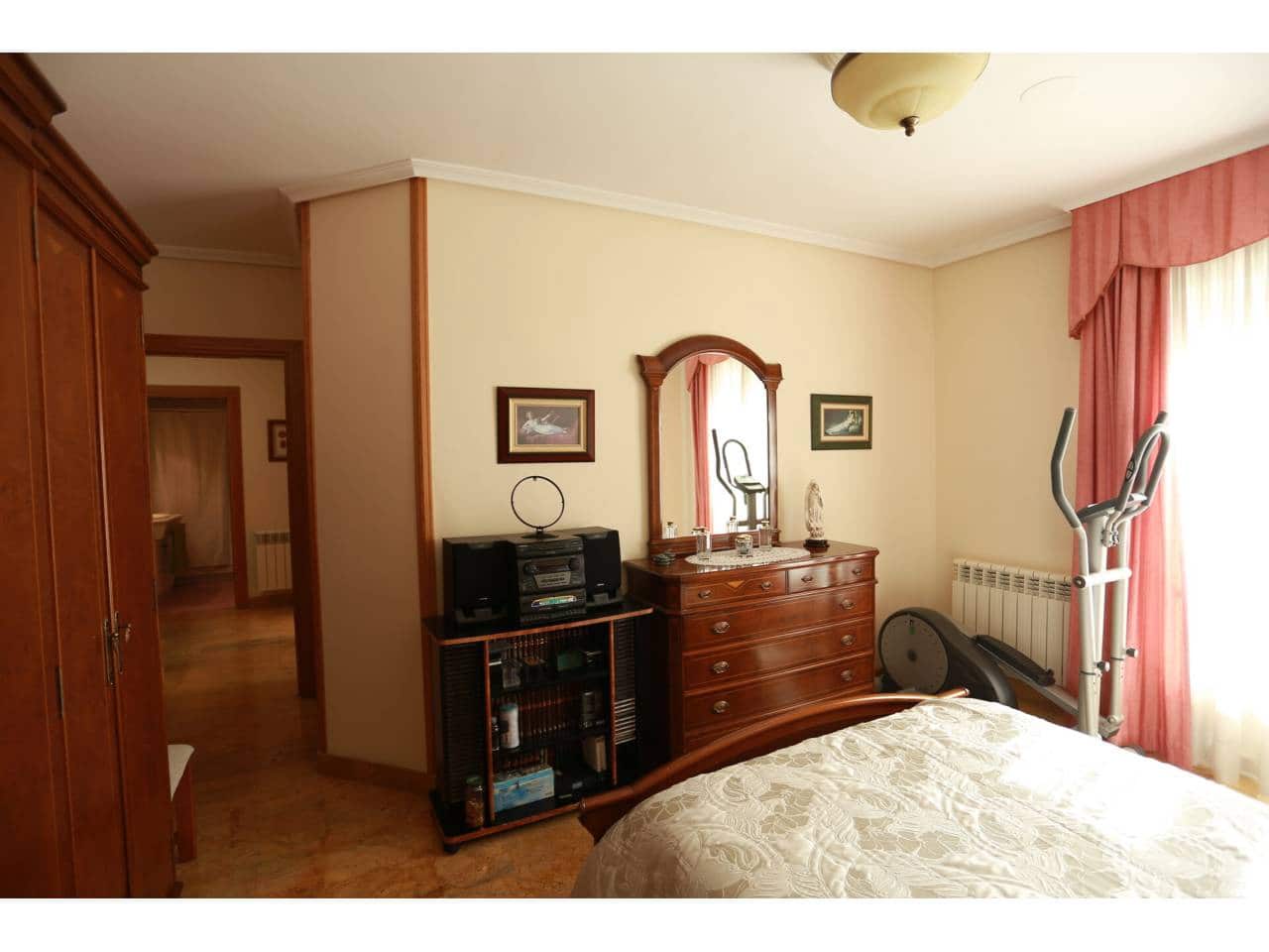 Piso de 5 habitaciones en Baza en venta con garaje - 184.000 € (Ref: 9552870)