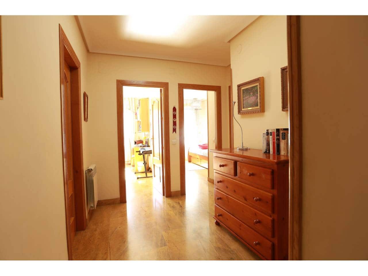 Piso de 5 habitaciones en Baza en venta con garaje - 184.000 € (Ref: 9552870)