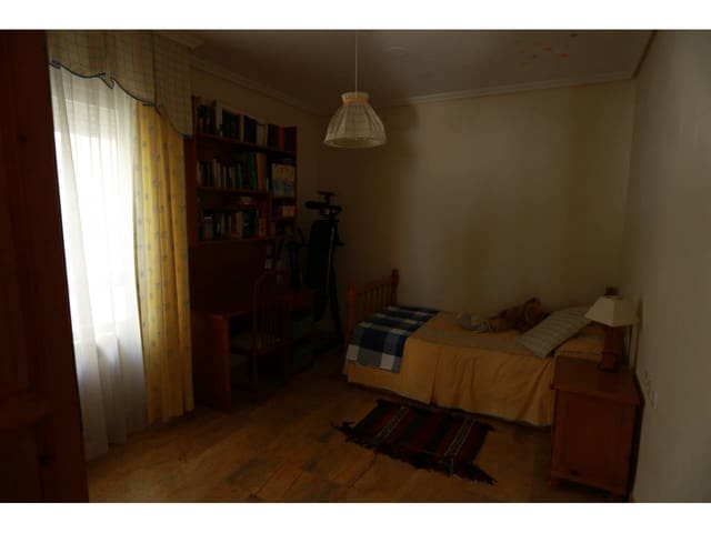 5 Zimmer Wohnung zu verkaufen in Baza mit Garage - 184.000 € (Ref: 9552870)