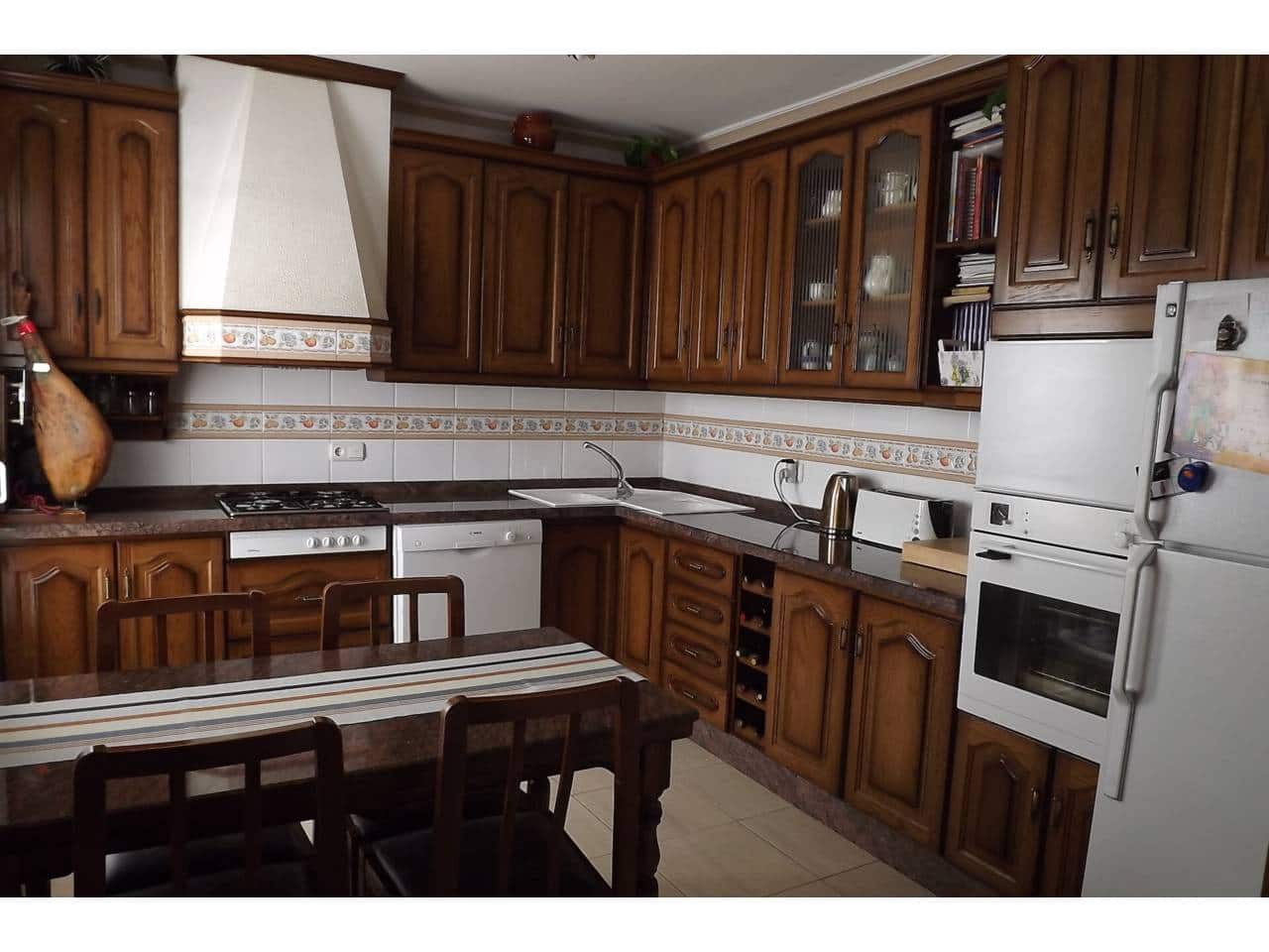 Piso de 5 habitaciones en Baza en venta con garaje - 184.000 € (Ref: 9552870)