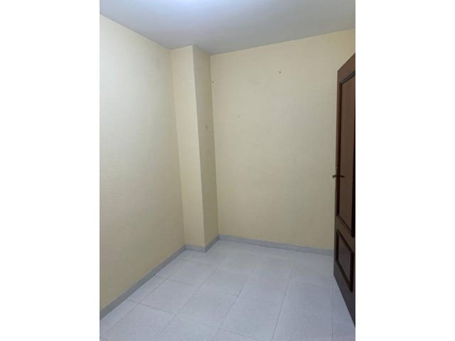 4 sovrum Lägenhet till salu i Baza - 105 000 € (Ref: 9552872)