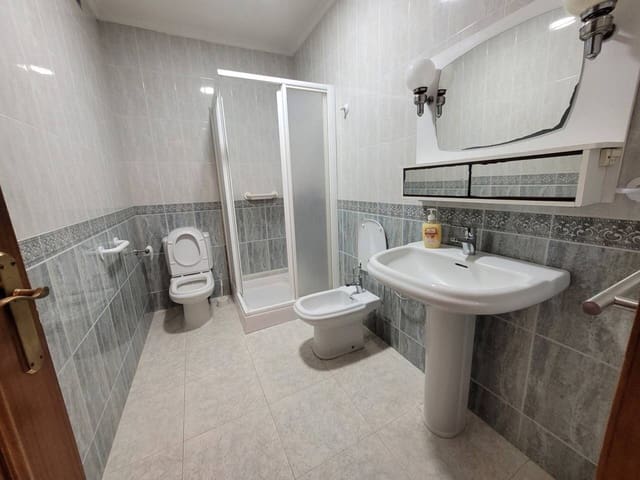 3 sovrum Lägenhet till salu i Baza - 95 000 € (Ref: 9552873)